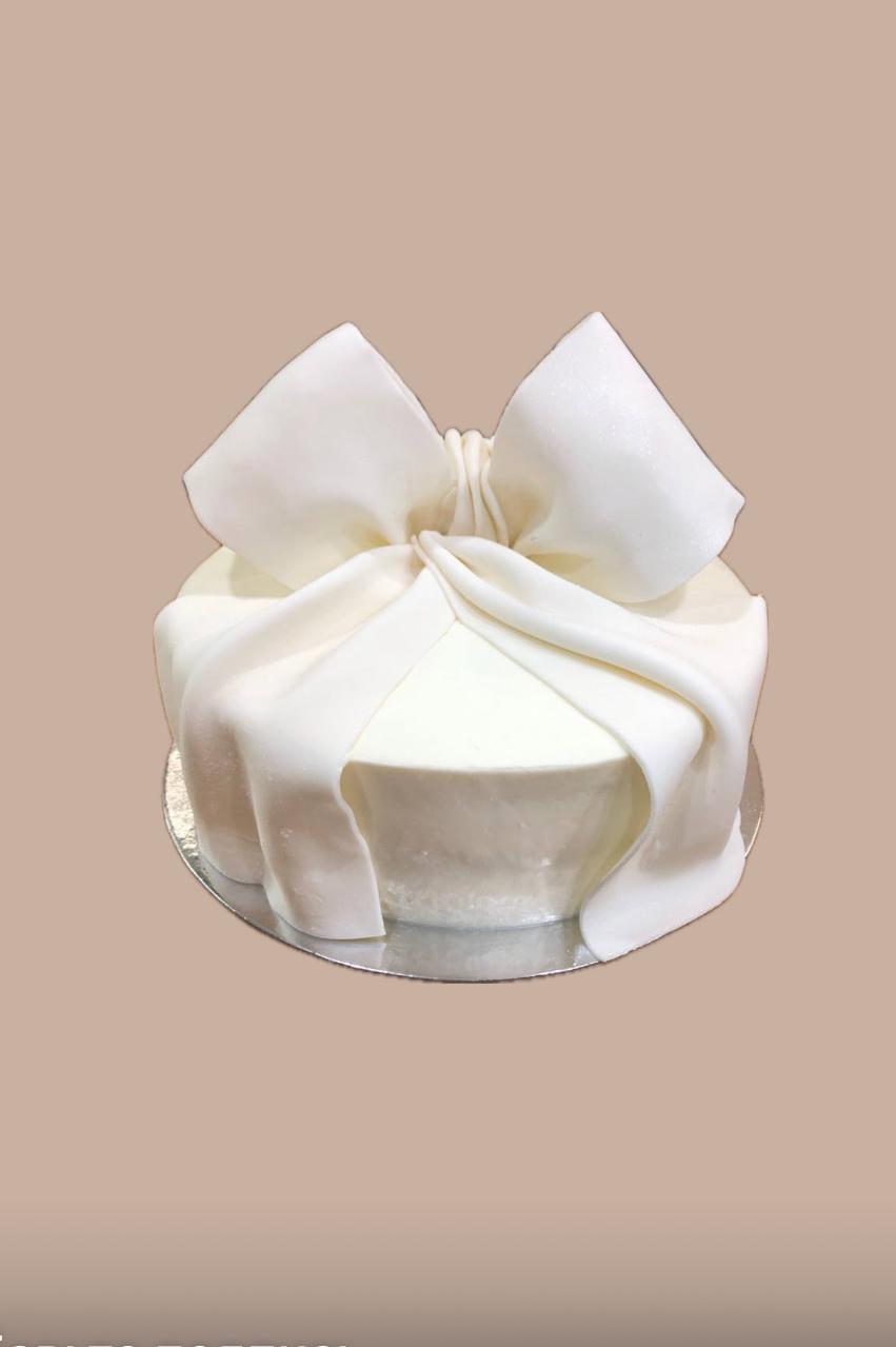 Торт с бантом 